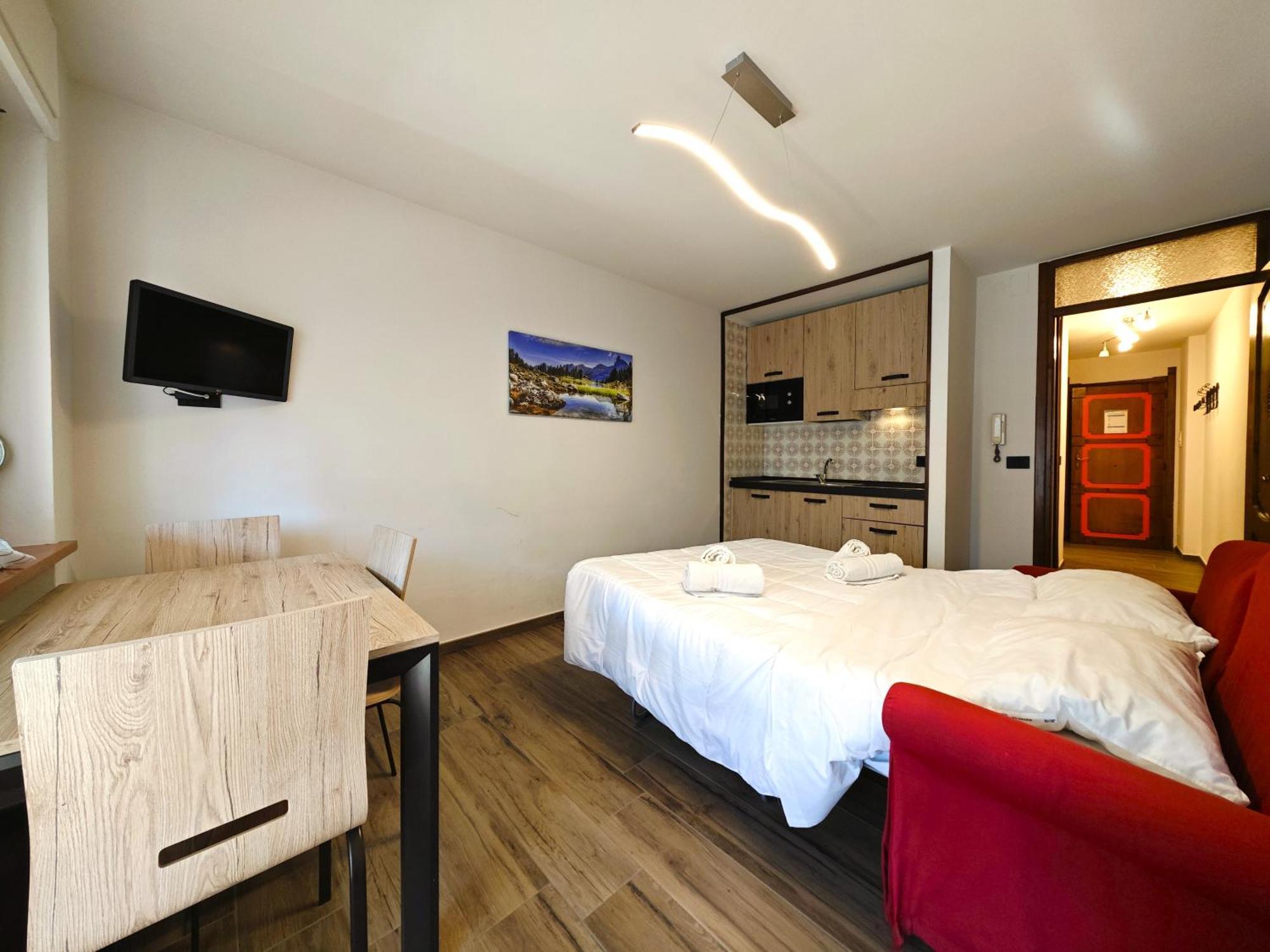 Hostdomus - City Center Apartment Sestriere Exterior photo