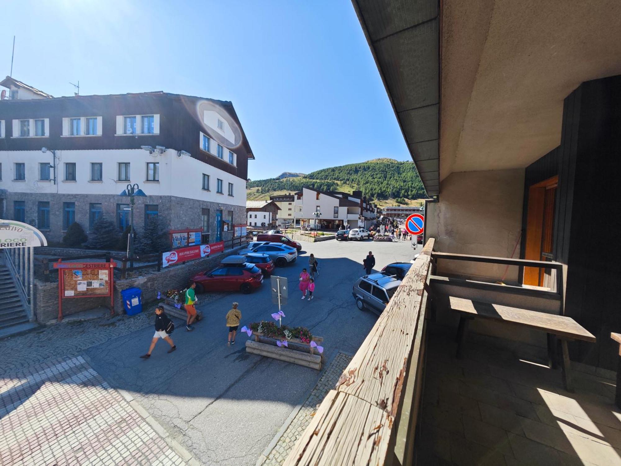 Hostdomus - City Center Apartment Sestriere Exterior photo